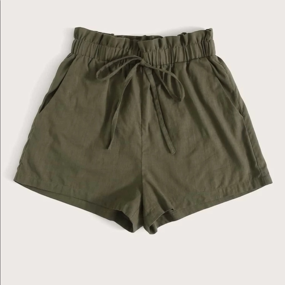 Paper bag shorts 💚